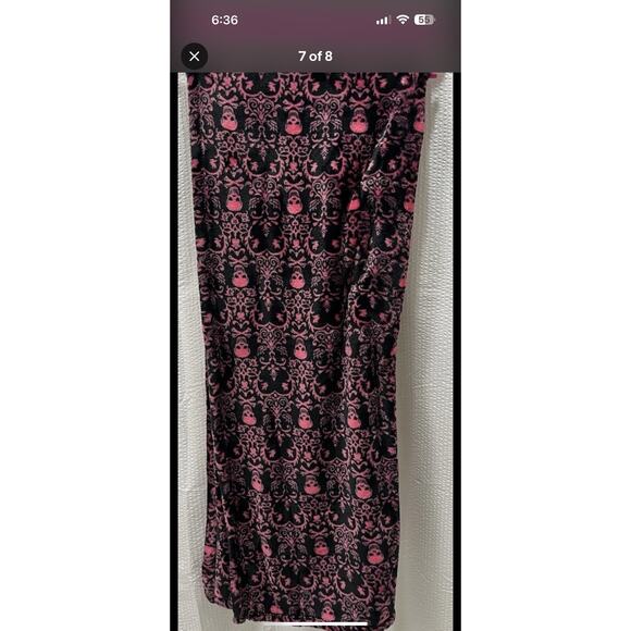 Betseyville Halloween Blanket Betsey Johnson NWT Pink Skull Gothic Skelly SOFT - Picture 1 of 4
